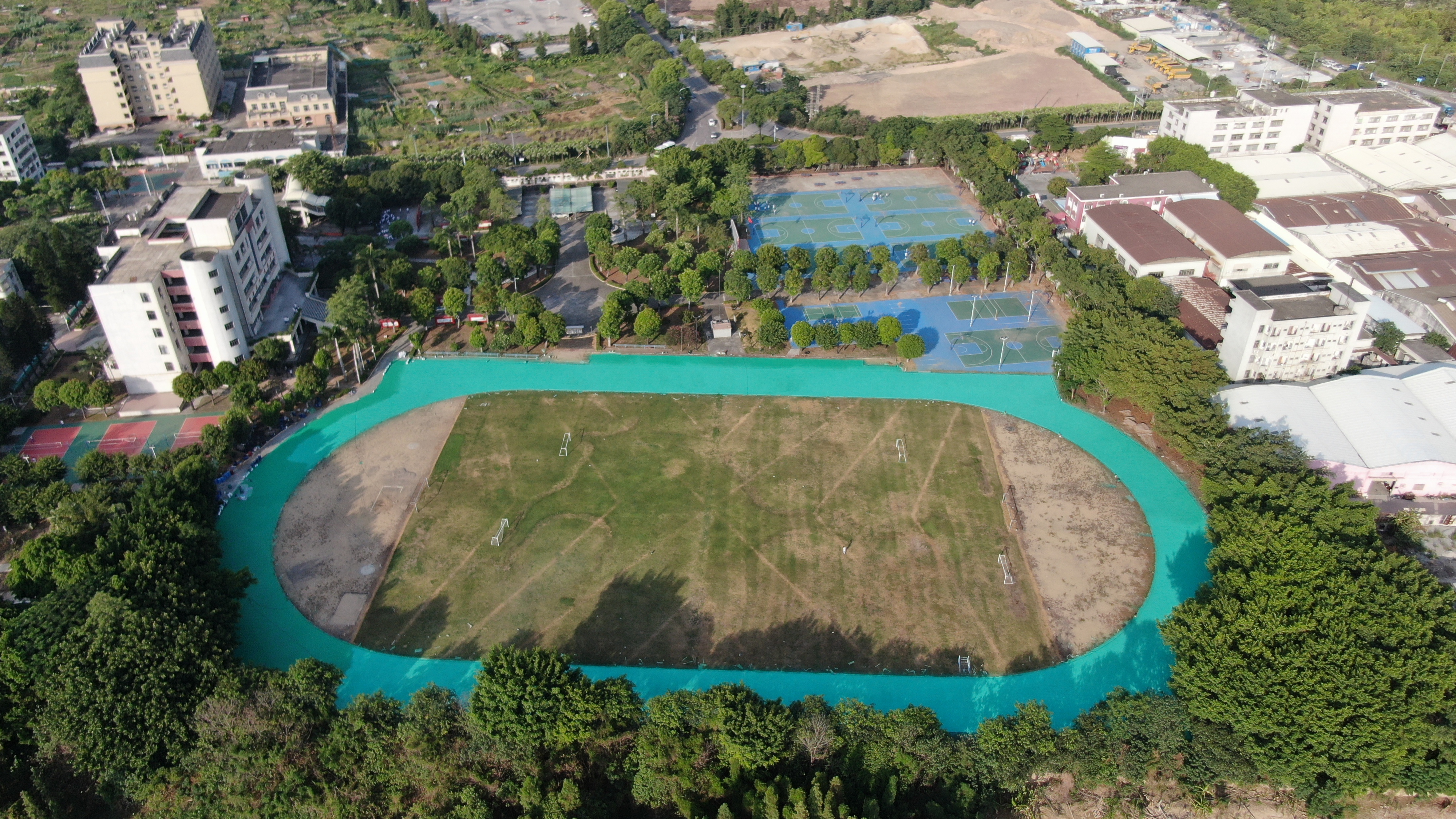 中山首条马卡龙色跑道——中山古镇高级中学。